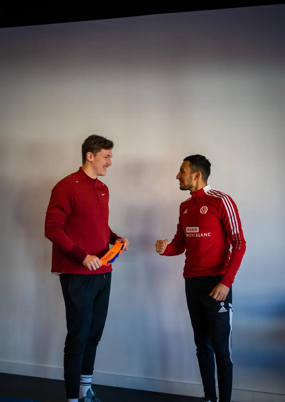 Échange entre Valentin Boutier et un footballeur